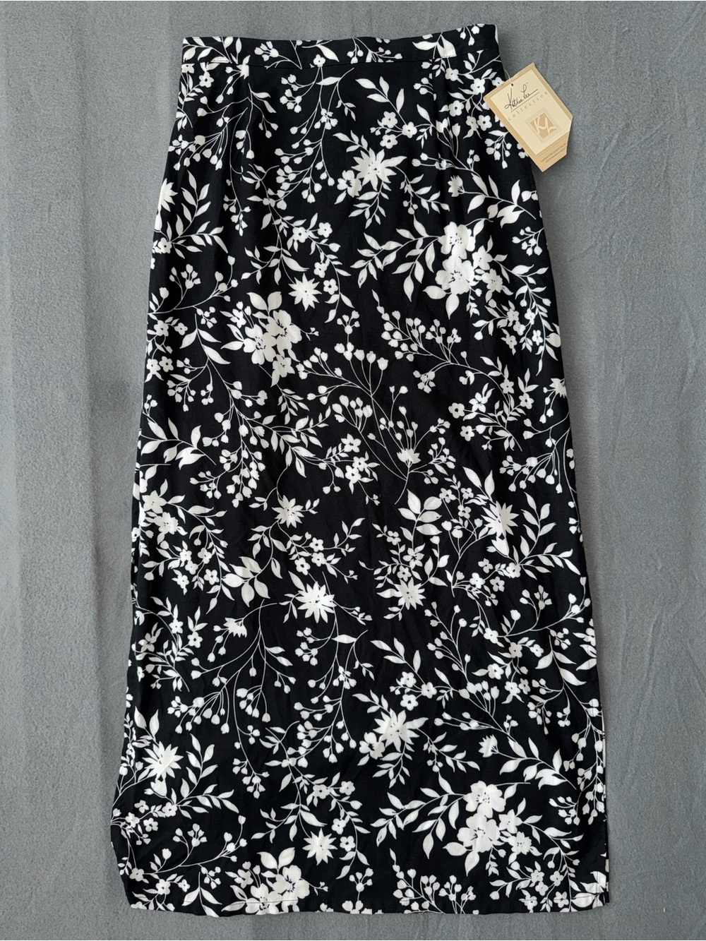 Vintage Kathie Lee Collection Black White Floral Rayon Midi Skirt NWT Size 10